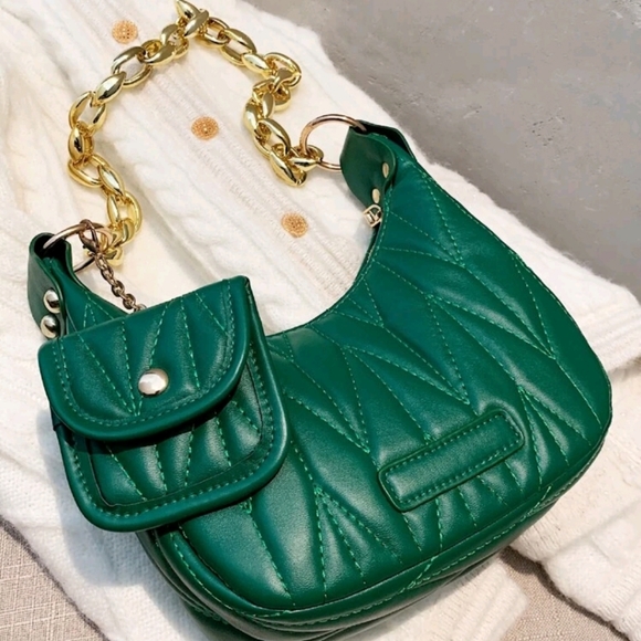 Quilted pattern gold chain novelty hand bag with coin base - Picture 5 of 6